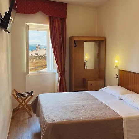 Отель Umbria 2*