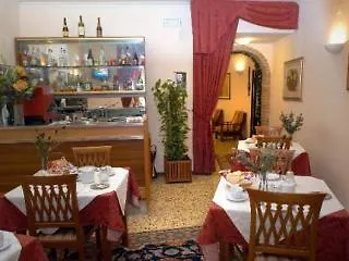 Отель Umbria 2*