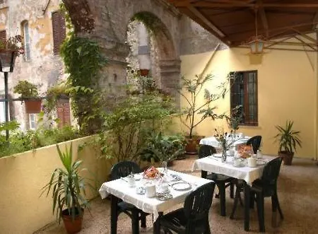 Отель Umbria 2*